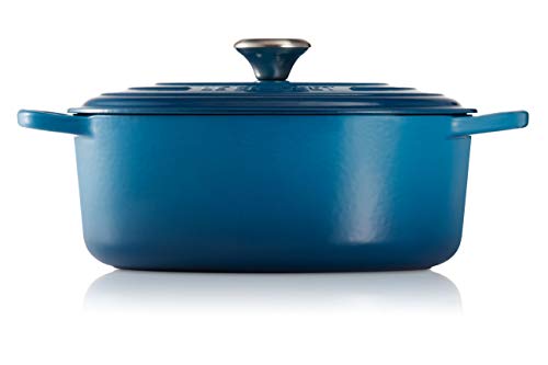 LE CREUSET Evolution Cocotte con Tapa, Ovalada, Todas Las Fuentes de Calor Incl. inducción, 6,3 l, Hierro Fundido, Azul Marseille, 31 cm