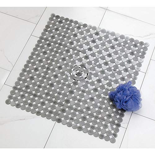 mDesign Alfombra de ducha de plástico – Alfombra antideslizante rectangular para el baño con ventosas – Moderna alfombra de baño para ducha y bañera – gris oscuro