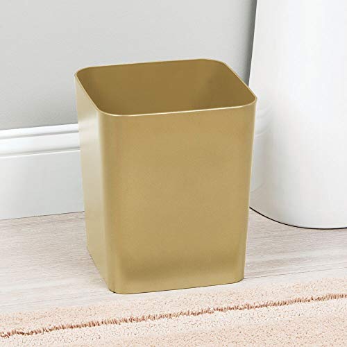 mDesign Elegante Papelera de baño de plástico – Versátil Cubo de Basura Cuadrado para el Cuarto de baño – Estable Papelera de diseño, también útil para el despacho o la Cocina – Color latón