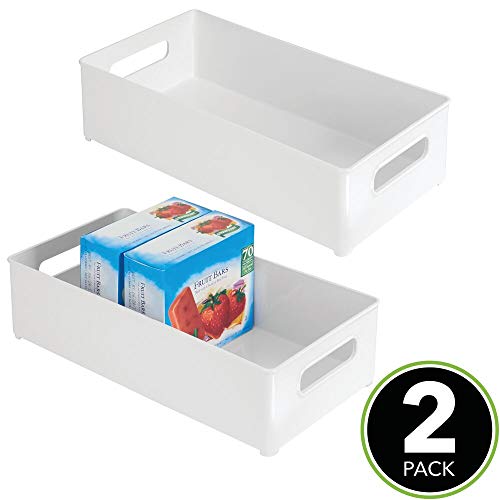 mDesign Juego de 2 cajas organizadoras con asas – Práctico organizador de frigorífico para almacenar alimentos – Contenedor de plástico alto sin BPA para los armarios de la cocina o la nevera – blanco