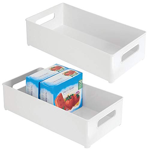 mDesign Juego de 2 cajas organizadoras con asas – Práctico organizador de frigorífico para almacenar alimentos – Contenedor de plástico alto sin BPA para los armarios de la cocina o la nevera – blanco