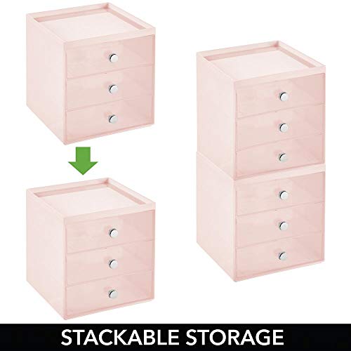 mDesign Organizador de maquillaje – Caja de almacenamiento apilable con 3 cajones para rímel, polvos, pintaúñas, etc. – Organizador de cosméticos para baño, tocador o despacho – rosa y transparente