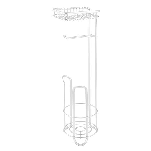 mDesign Portarrollos de pie de metal para el baño – Accesorios de baño sin taladro – Soporte para papel higiénico con bandeja para toallitas y revistas y con un diseño atemporal – blanco mate