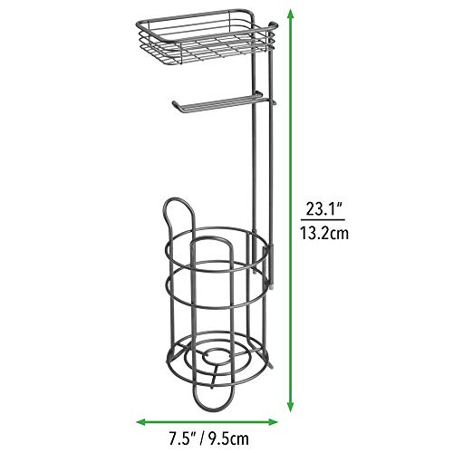 mDesign Portarrollos de pie – Elegante soporte para papel higiénico de metal con bandeja para toallitas húmedas – Portarrollos para baño con práctica cesta para 2 rollos de repuesto – gris