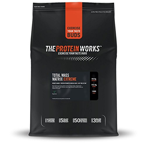 THE PROTEIN WORKS Total Mass Matrix Extreme Protein Powder, Masa Muscular, Alto en Calorías Para Ganar Masa, con Glutamina, Creatina y Vitaminas, Fresas con Nata, 1.325kg