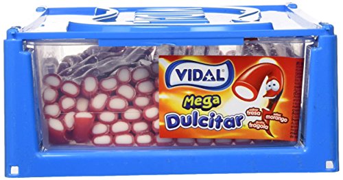 Vidal Golosinas Mega Dulcitar. Regaliz relleno con intenso sabor a fresa. Color rojo y su interior blanco. Bandeja 70 unidades.