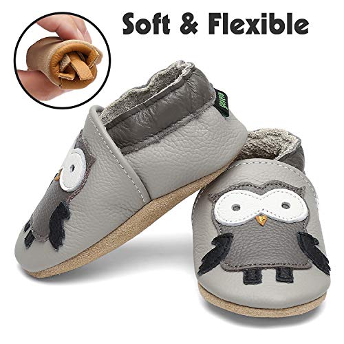 Zapatillas de Cuero Bebe Niño Niña Blandos Flexibles Zapatos para Gatear Infantil Antideslizante Zapatitos Primeros Pasos Comodas Ligeros Pantuflas Bebé, Búho Gris 18-24 Meses