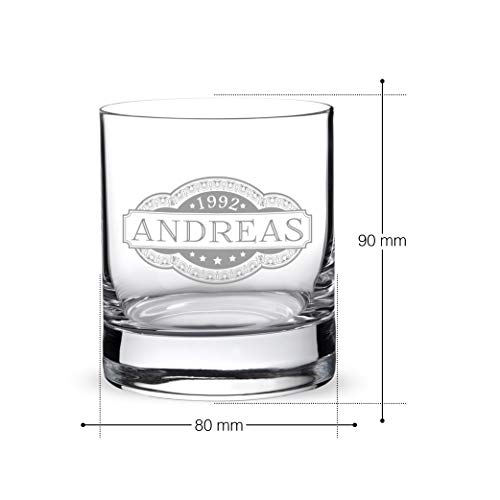 AMAVEL Set de Jarra de Whisky con Cierre Hermético y 2 Vasos Personalizados con Nombre y Año Capacidad 1000 ml