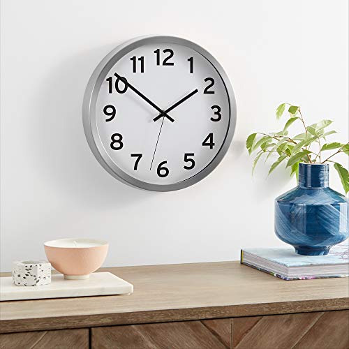 AmazonBasics - Reloj de pared con números, 30,5 cm, níquel