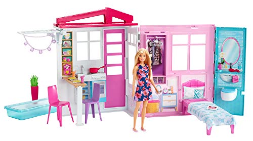 Barbie - Casa amueblada pleglable con cocina, piscina, dormitorio y lavabo con muñeca rubia (Mattel GWY84)