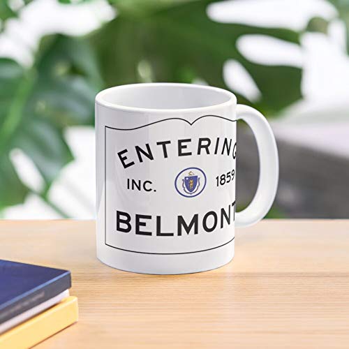 Berealandco Ma Belmont Road Entering Sign Townie Town Hometown Wicked Taza de café con Leche 11 oz