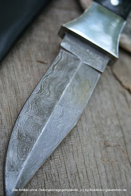 Damast - Cuchillo de Caza con Mango de Cuerno de búfalo y Cruz de Acero de Damasco