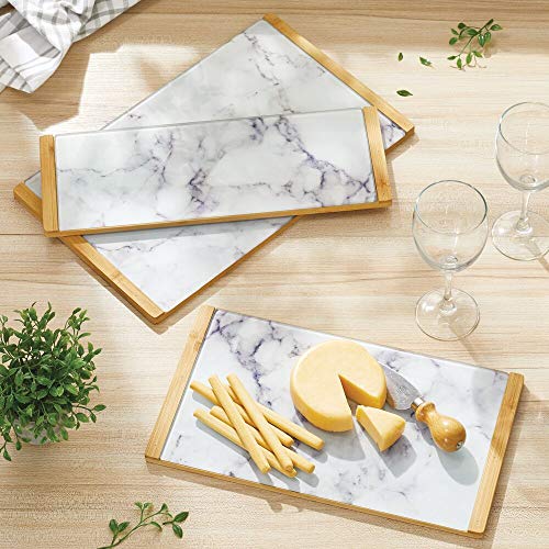 mDesign Bandeja decorativa con diseño marmolado – Bandeja rectangular para cocina, baño u oficina – Organizador de cocina para té, café, desayuno y tapas en bambú y cristal – blanco, gris y bambú