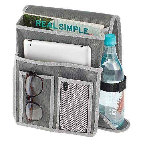 mDesign Bolsa para Colgar de la Cama – Organizador de Tela con 4 Compartimentos y Soporte para Botellas – Organizador con Bolsillos de poliéster para Libros, revistas, móvil, Botella, etc. – Gris