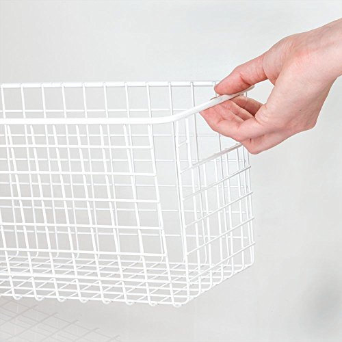 mDesign Cesta de almacenaje multiusos – Cesta organizadora alta con asas – Cesta metálica de alambre y compacta para cocina, baño, oficina y otras estancias – blanco mate