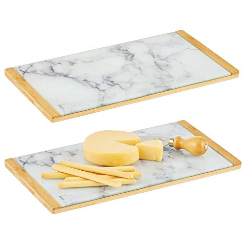 mDesign Juego de 2 bandejas decorativas con diseño marmolado – Bandeja rectangular para cocina, baño y oficina – Organizador de cocina para té, café y tapas en bambú y cristal – blanco, gris y bambú