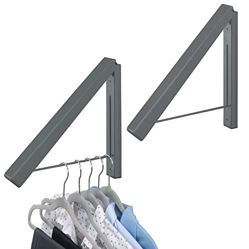 mDesign Juego de 2 colgadores de Ropa abatibles para tendedero – Escuadra metálica para Colgar Todo Tipo de Prendas – Perchero de Pared Plegable con Barra para Colgar Perchas de Ropa – Gris