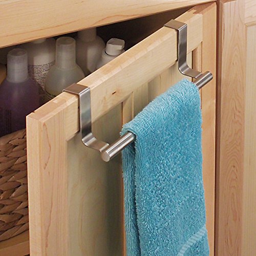 mDesign Toallero sin taladro – Percha para puerta de acero inoxidable ideal para paños de cocina o toallas de baño – Montaje fácil, se cuelga en las puertas de los armarios – plateado