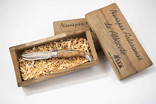 Navaja de Albacete Hecha a Mano Modelo Teja Olivo y Aluminio Grande Sam, Incluye Estuche de Madera, Hoja de 8,5cm. Incluye Imán de Madera Personalizable de Regalo.