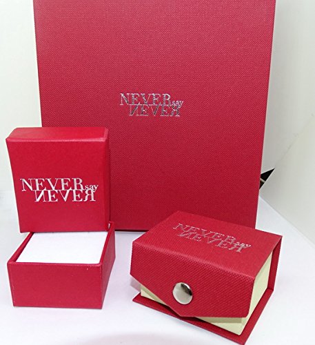 Never Say Never Collar Especial mi Primera Comunión de Oro Amarillo de 18Ktes con Medalla de la Virgen Niña de Oro y nácar.18mm