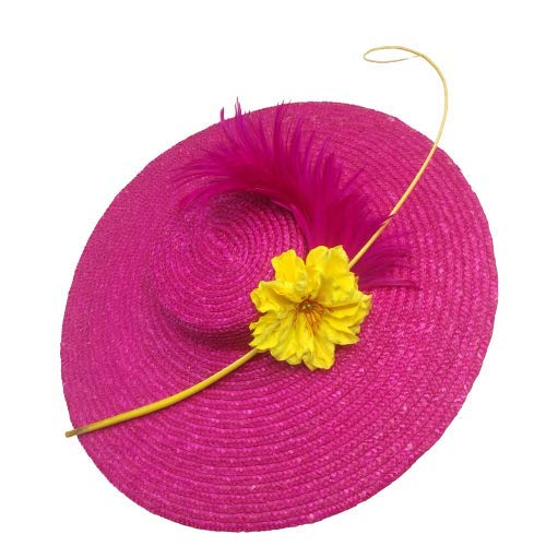 Pamela de Paja Trenzada Rosa Fucsia con Pluma y Flor en Amarillo. Diametro 40 cm Aproximadamente.