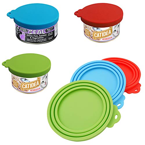 SENHAI 3 fundas de silicona para latas de mascotas y 2 cucharas para mascotas, tapa de comida enlatada y cuchara para perro y gato, uno cumple con tres tamaños – rojo, verde, azul claro