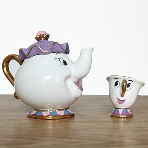 Tetera con diseño de la Bella y la Bestia con texto en inglés "Mrs. Potts Chip" y taza