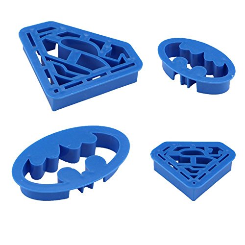 Anokay 4 pcs Set de Moldes Galletas de Superhéroes Superman y Batman para Niños- Cortapastas Bebé para Frutas Cortador Repostería para Decoración DIY de Tartas Postres Cookies Fondant Horno y Pan