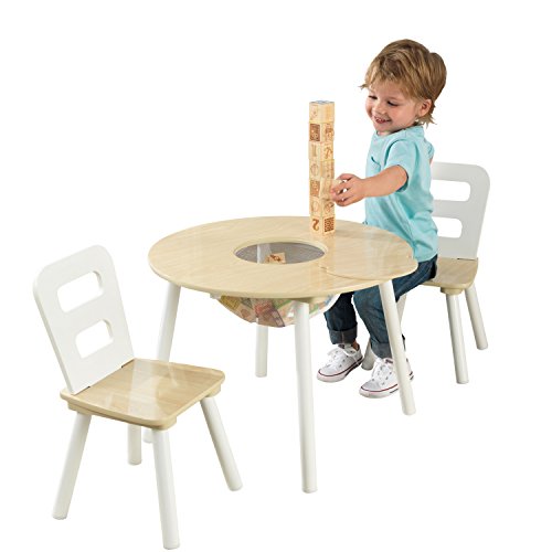 KidKraft 27027- Mesa de madera redonda natural y blanca con 2 sillas, para sala de juegos para niños / muebles de dormitorio , Color Natural y Blanco