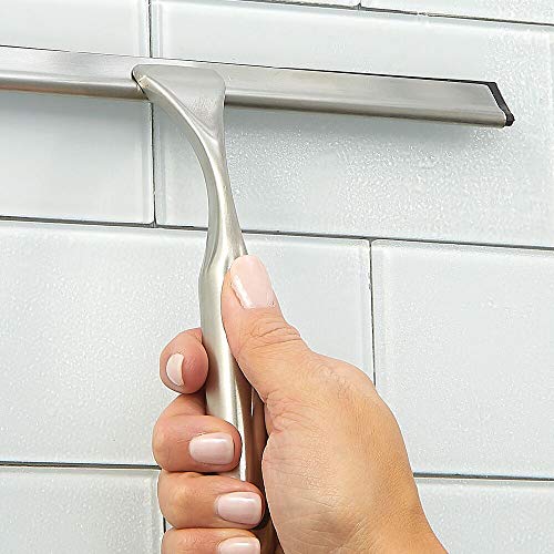 mDesign Rasqueta limpia cristales para baño – Práctico accesorio para limpiar mamparas de ducha o ventanas – Limpiavidrios de metal y plástico con gancho autoadhesivo para colgar – plateado mate