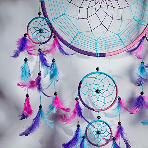 Pink Pineapple Atrapa Sueños Grande Bohemio: Arte de Pared de Dreamcatcher Colgante Ético con Plumas y Cuentas de Color Azul Aqua, Rosa y Morado con Diseño de Ganchillo Tradicional - 22cm x 60cm